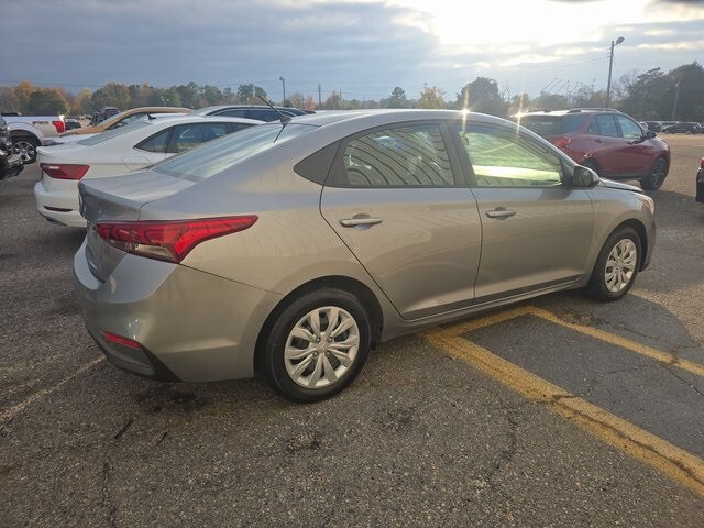 2021 Hyundai Accent SE photo 2