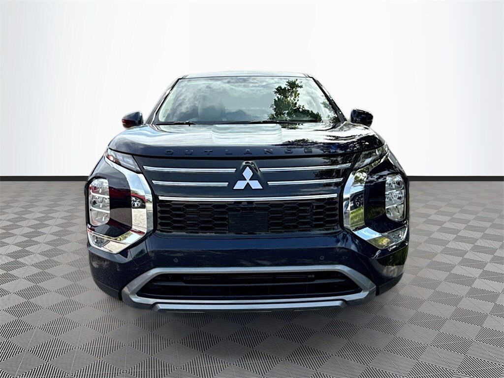 2025 Mitsubishi Outlander SE photo 2