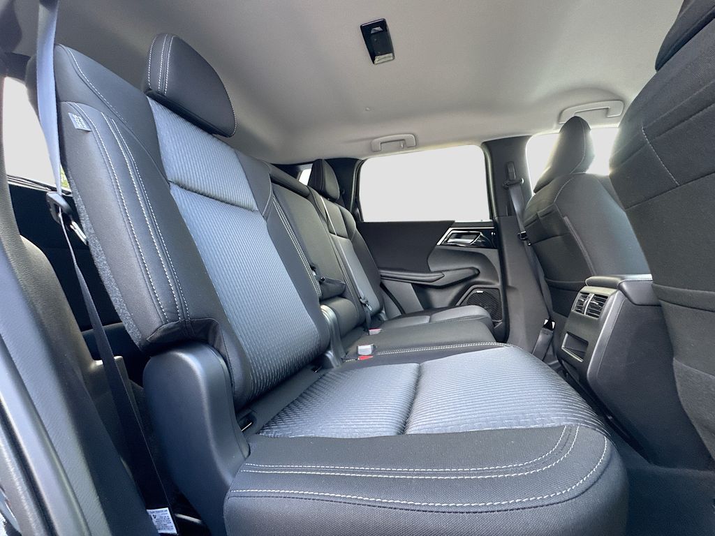 2025 Mitsubishi Outlander ES - Photo 29