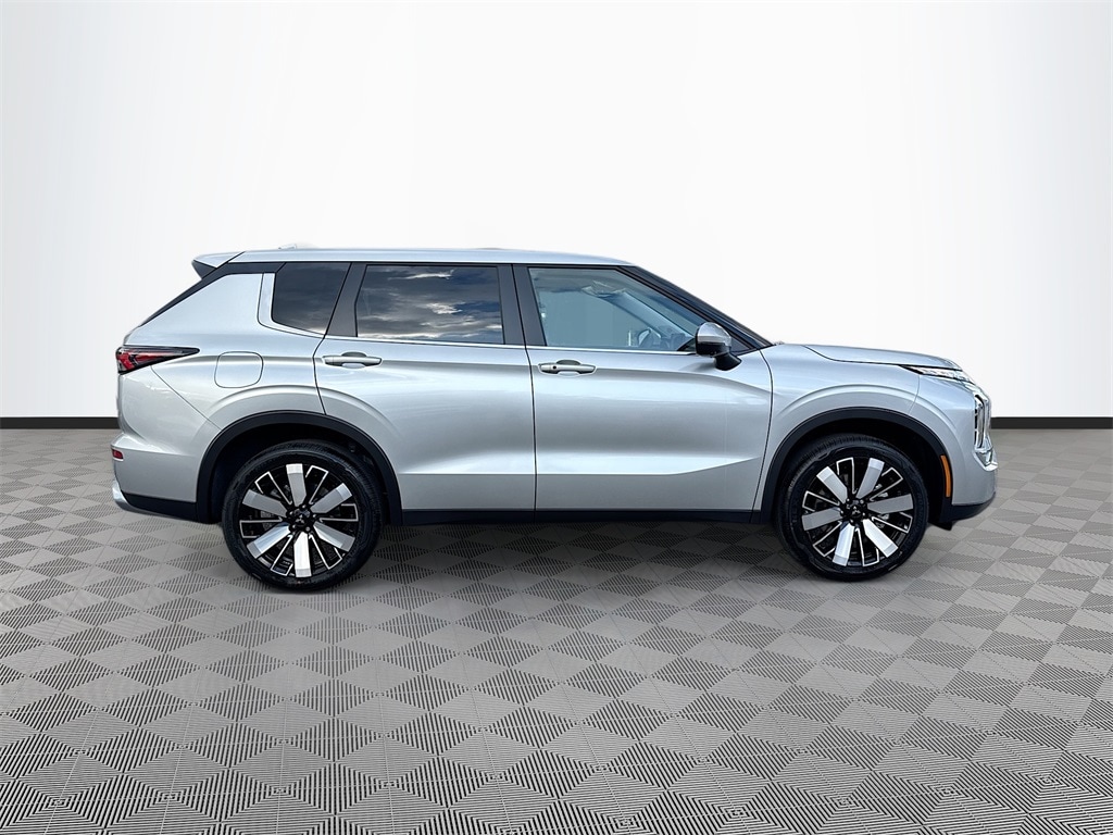 New 2025 Mitsubishi Outlander SE SUV