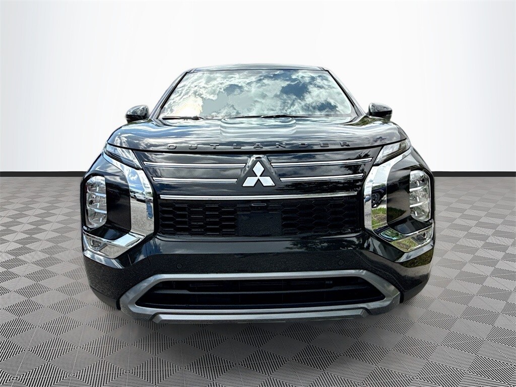 2025 Mitsubishi Outlander SE photo 2