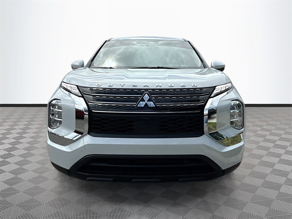 2024 Mitsubishi Outlander ES photo 2
