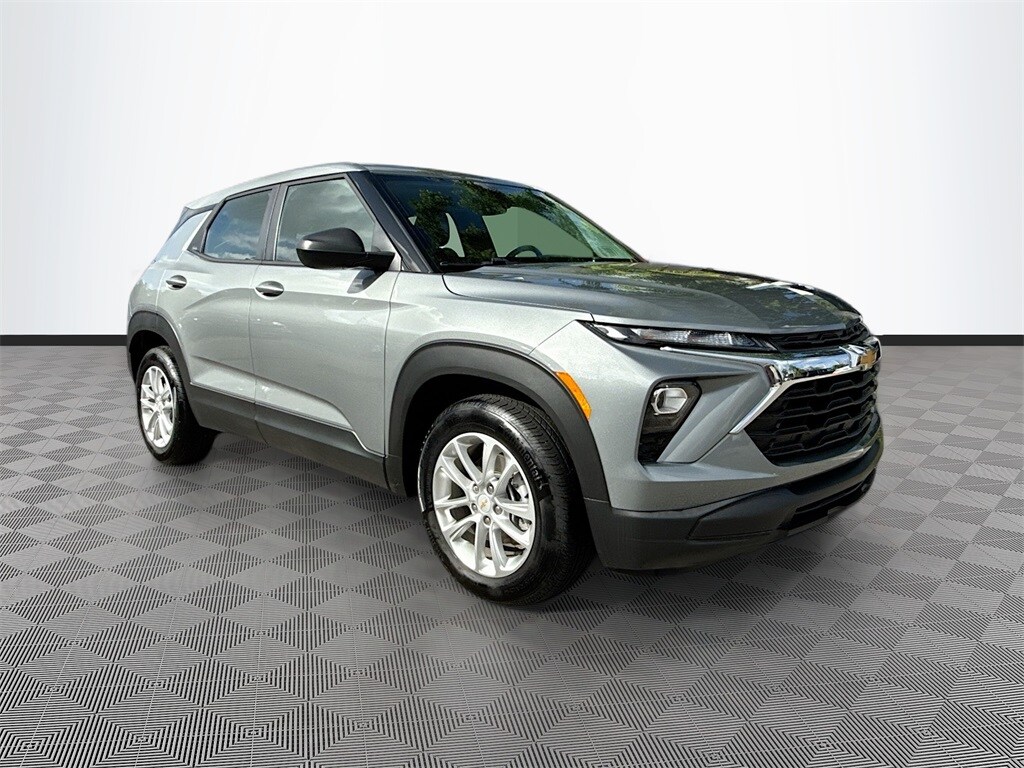 2024 Chevrolet Trailblazer LS photo 3