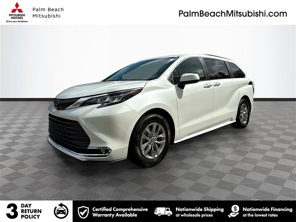 2022 Toyota Sienna XLE's photo