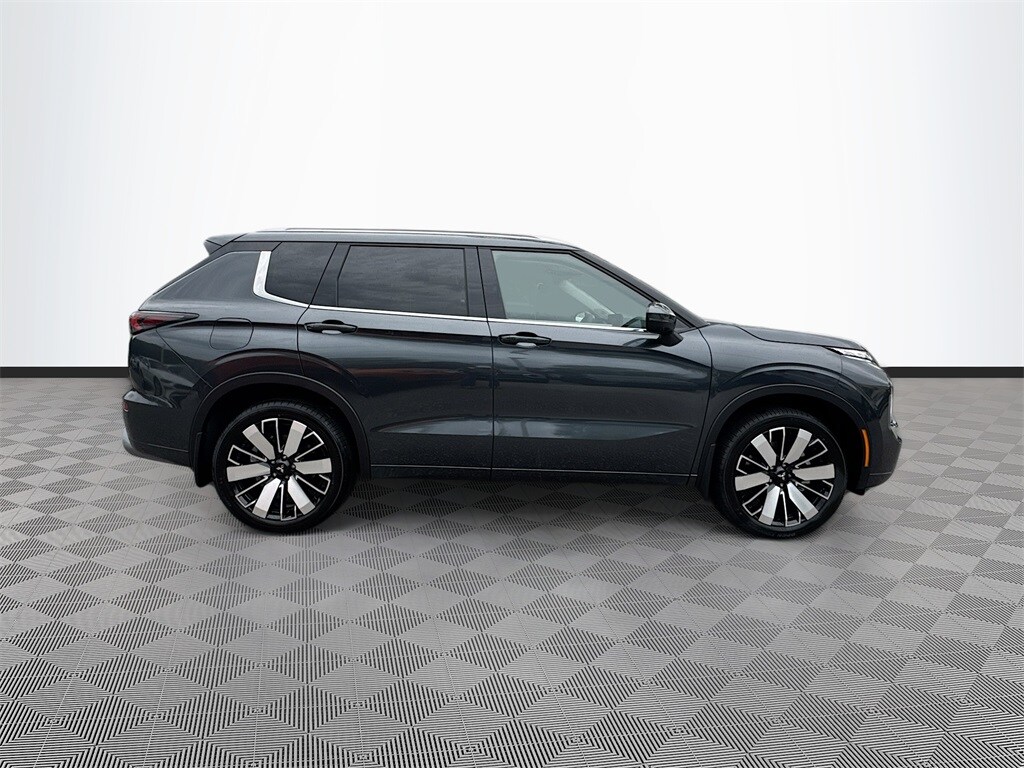 2025 Mitsubishi Outlander SEL photo 4