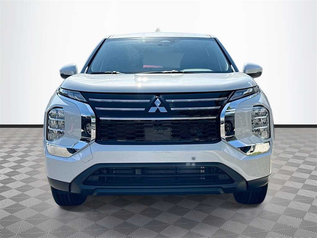 2025 Mitsubishi Outlander ES photo 2
