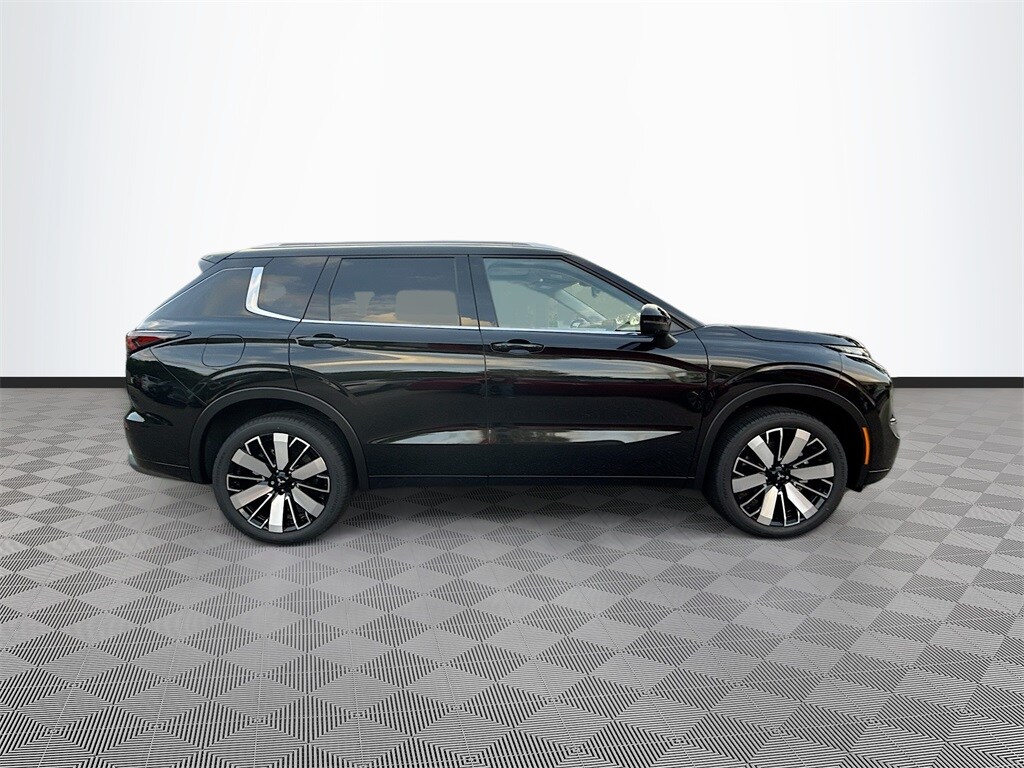 2025 Mitsubishi Outlander SEL photo 4