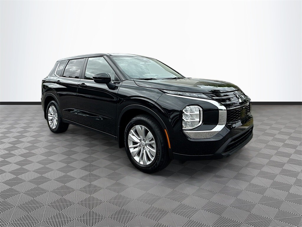 2025 Mitsubishi Outlander ES photo 3