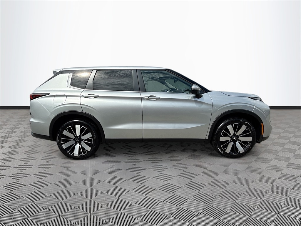 New 2025 Mitsubishi Outlander SE SUV
