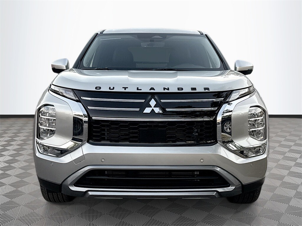 2025 Mitsubishi Outlander SE photo 2