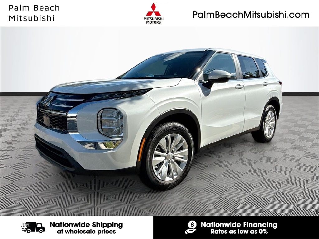 2025 Mitsubishi Outlander ES's photo