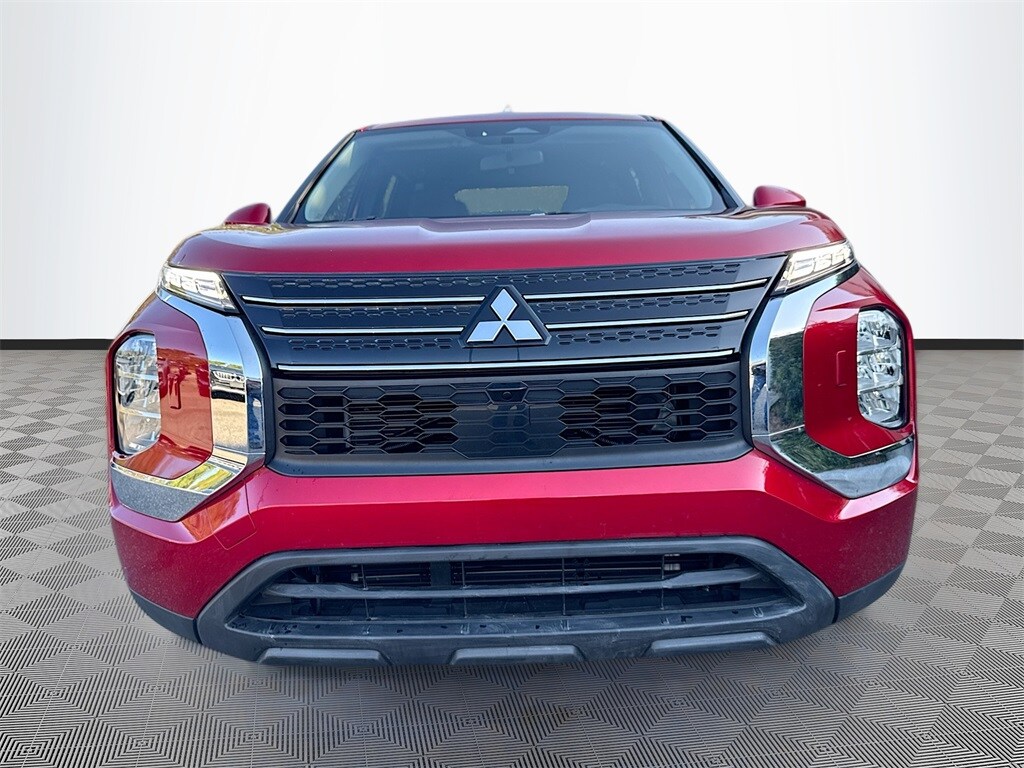 2024 Mitsubishi Outlander ES photo 2