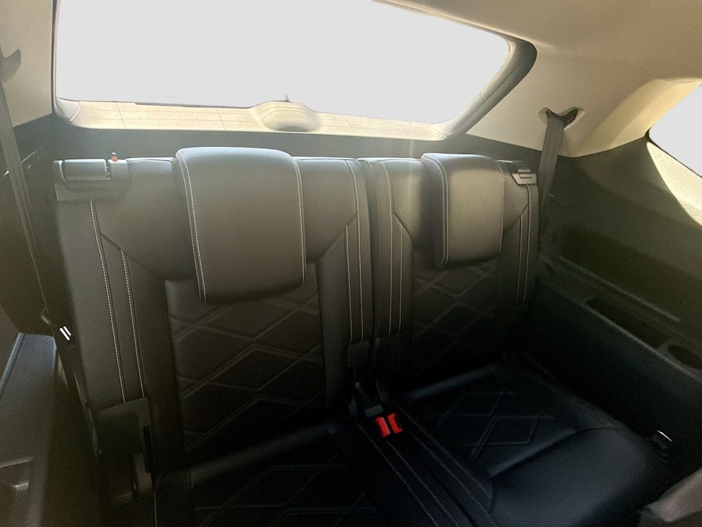 2025 Volkswagen Atlas SE w/Tech - Photo 30