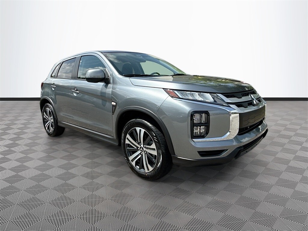 2025 Mitsubishi Outlander Sport ES photo 3