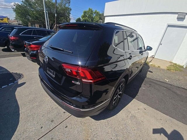2021 Volkswagen Tiguan SE photo 2