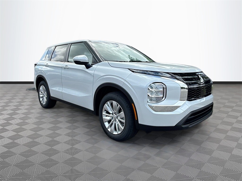 2025 Mitsubishi Outlander ES photo 2