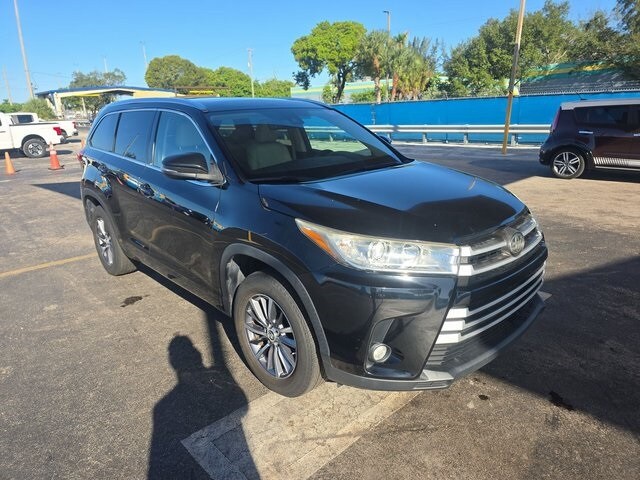 2017 Toyota Highlander XLE photo 3