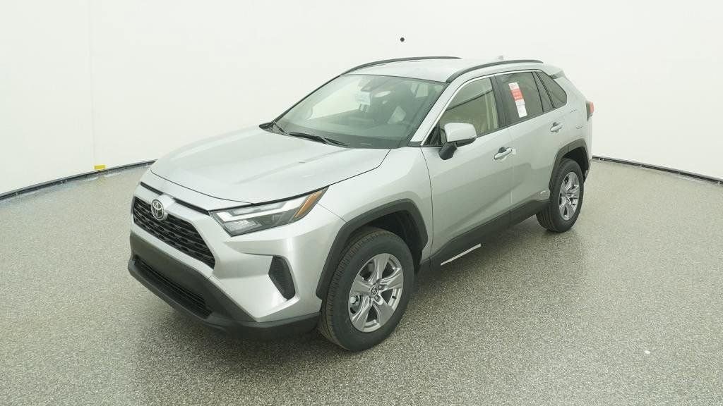 2025 Toyota RAV4 XLE's photo