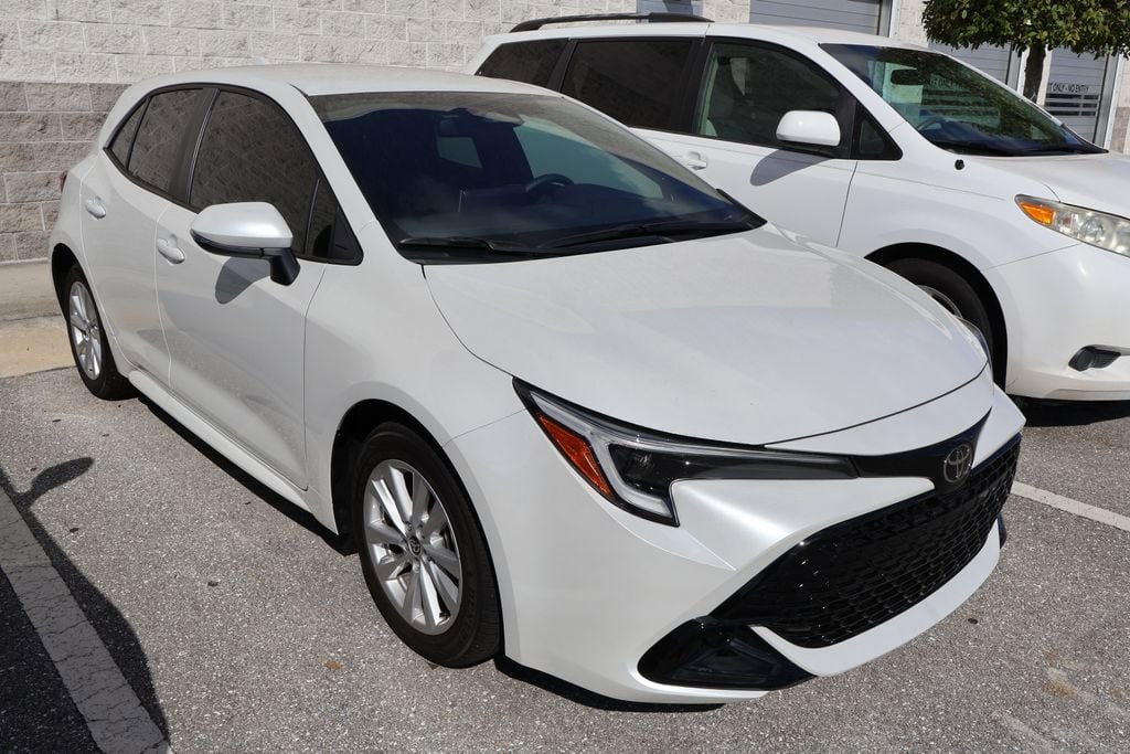 2025 Toyota Corolla Hatchback SE - Photo 6