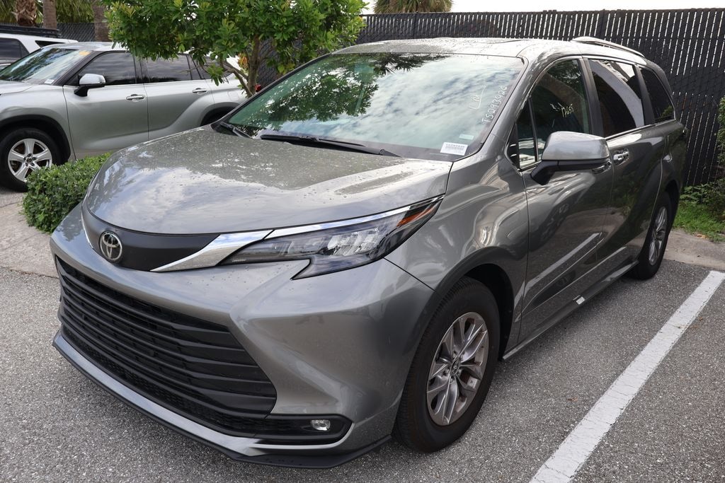 Used 2026 Toyota Sienna XLE Minivan/Van