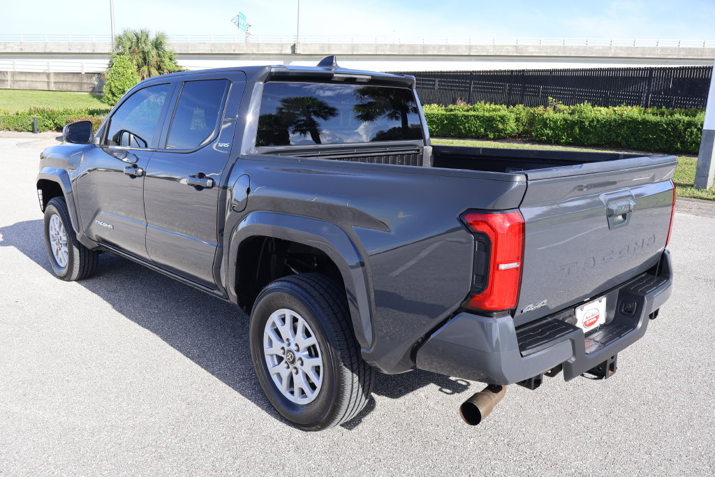 2025 Toyota Tacoma SR5 - Photo 11