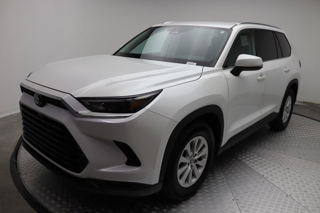 2025 Toyota Grand Highlander XLE photo 2