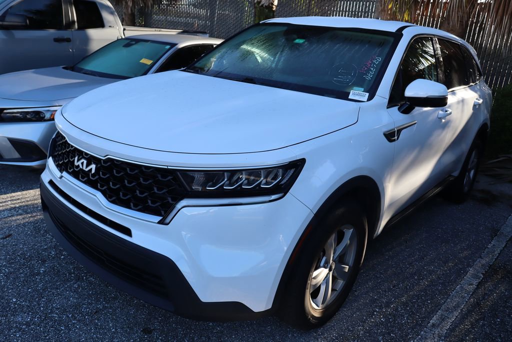 2023 Kia Sorento LX photo 2