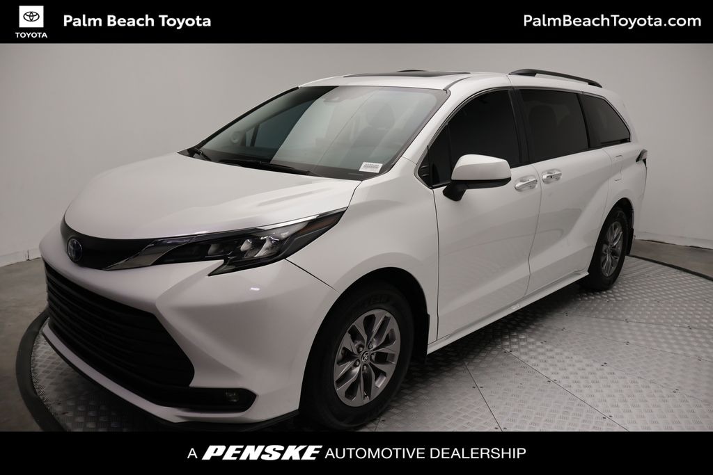 Certified 2025 Toyota Sienna XLE Minivan/Van