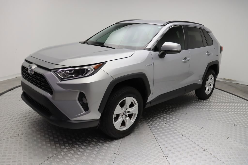 2020 Toyota RAV4 XLE's photo