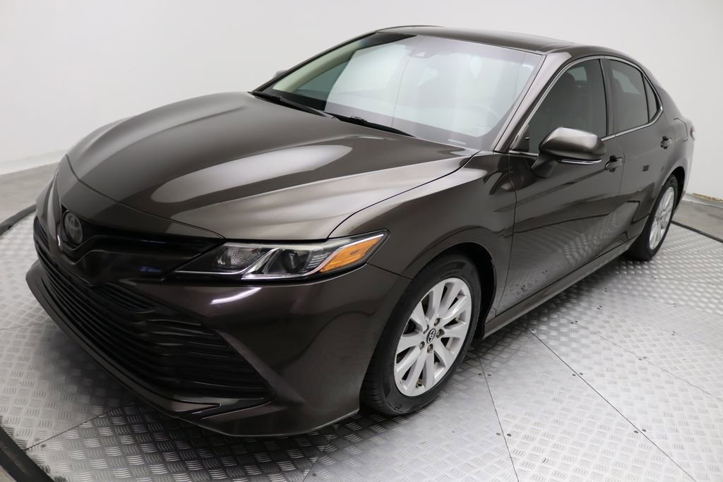 2018 Toyota Camry LE photo 2