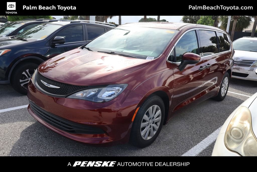 2018 Chrysler Pacifica L's photo