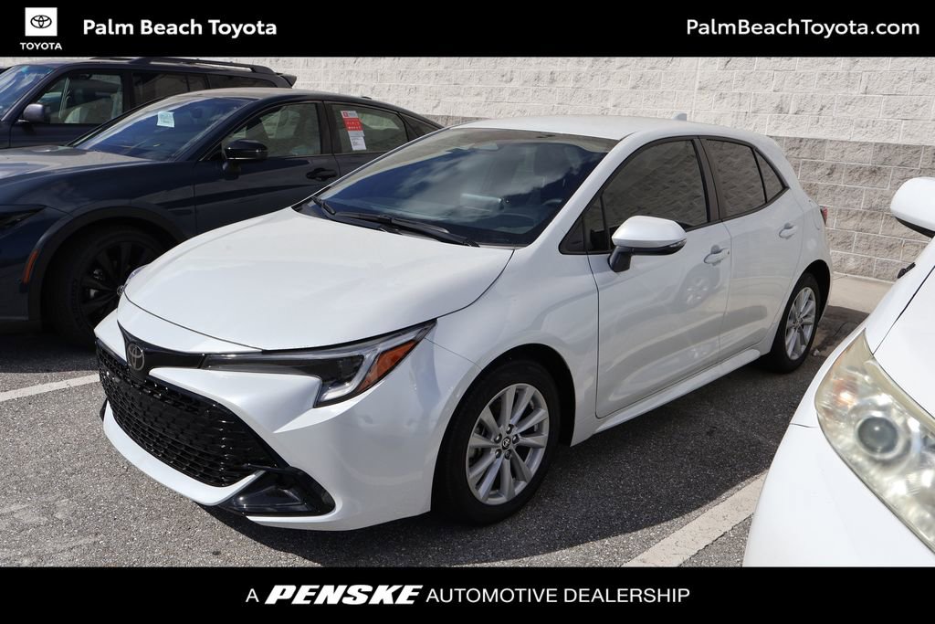 2025 Toyota Corolla Hatchback SE