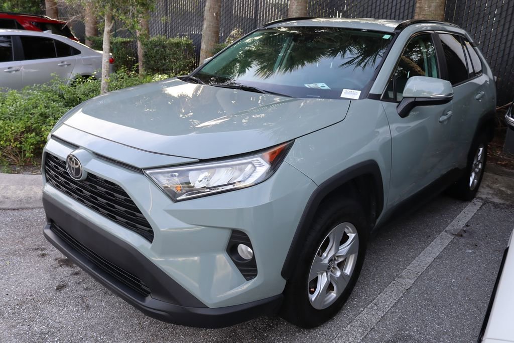 2021 Toyota RAV4 XLE photo 2