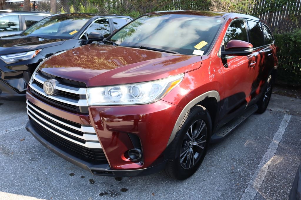 2019 Toyota Highlander LE photo 2