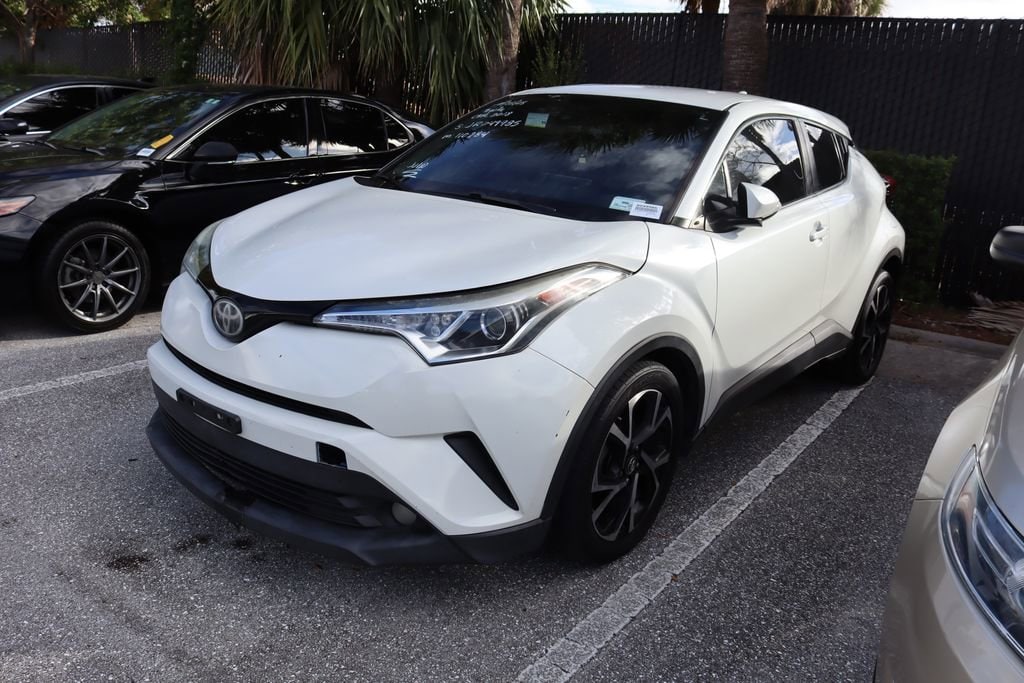 2018 Toyota C-HR XLE Premium's photo