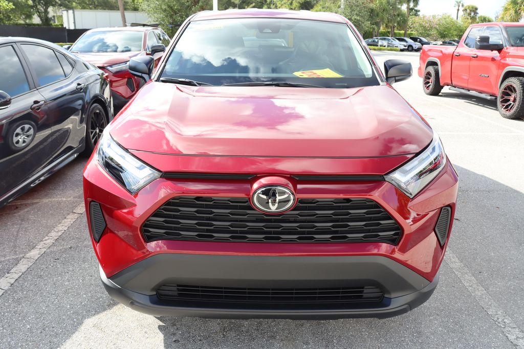 2025 Toyota RAV4 LE - Photo 5