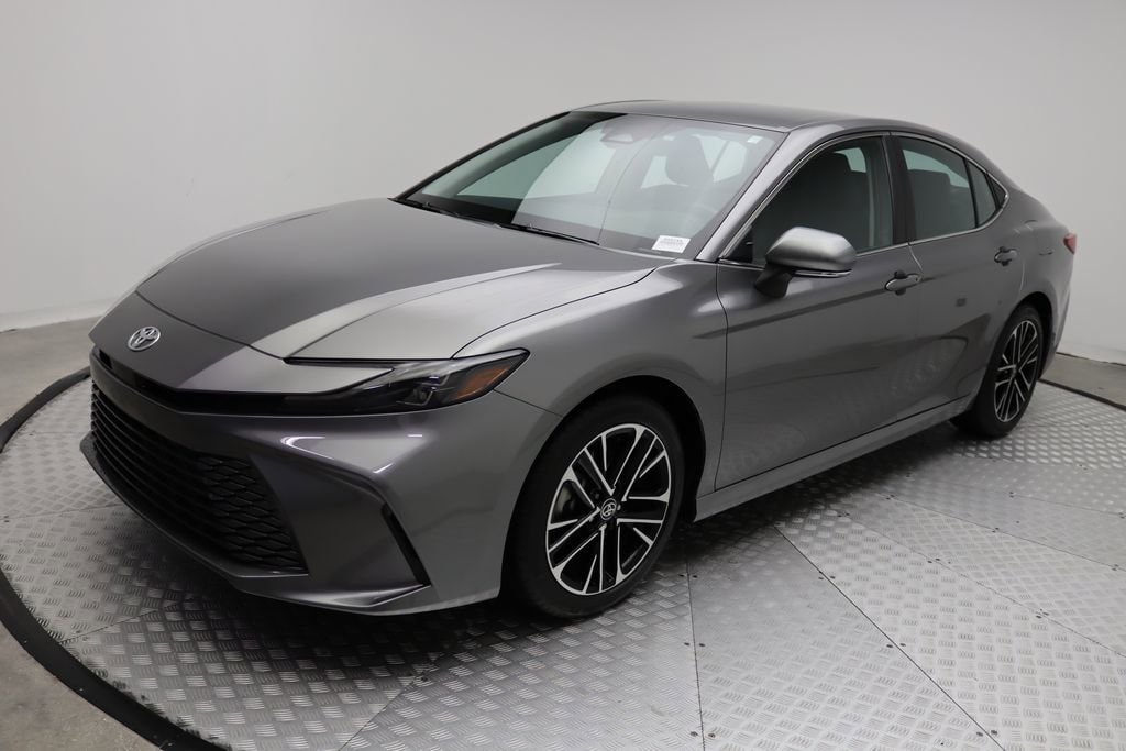 2025 Toyota Camry XLE's photo