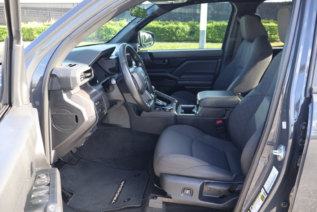 2025 Toyota Tacoma SR5 - Photo 14