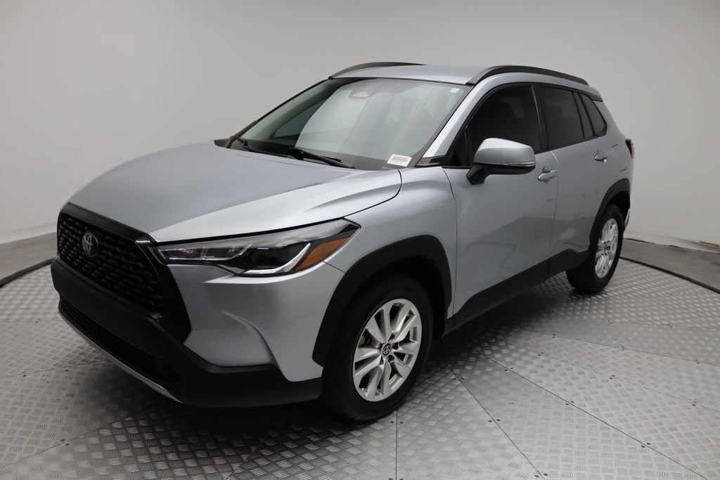 2023 Toyota Corolla Cross LE's photo