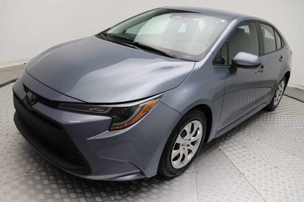 2023 Toyota Corolla LE photo 2