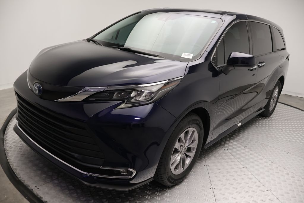 Certified 2024 Toyota Sienna XLE Minivan/Van