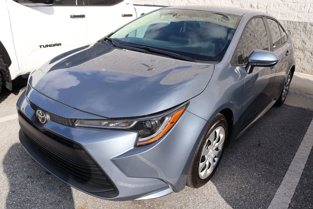 2025 Toyota Corolla LE photo 2