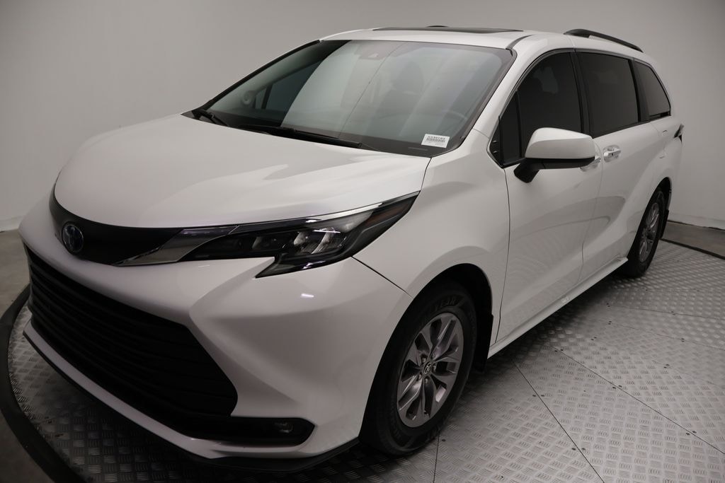 Certified 2025 Toyota Sienna XLE Minivan/Van