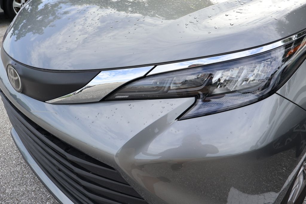 Used 2026 Toyota Sienna XLE Minivan/Van