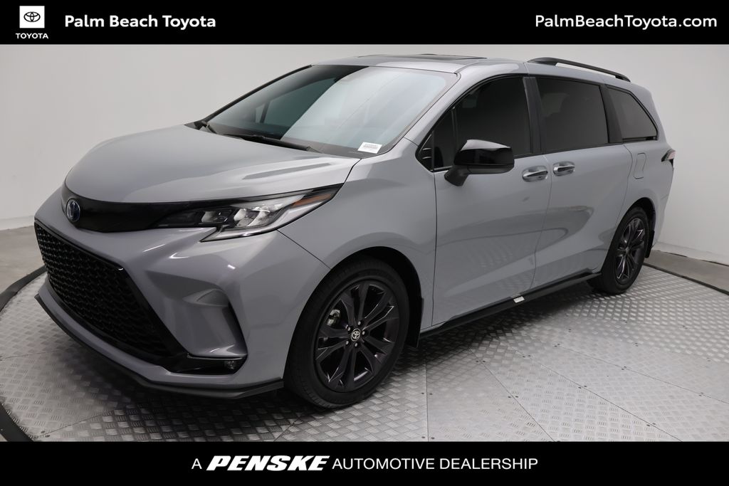 2025 Toyota Sienna XSE 7-Passenger Hybrid FWD's photo