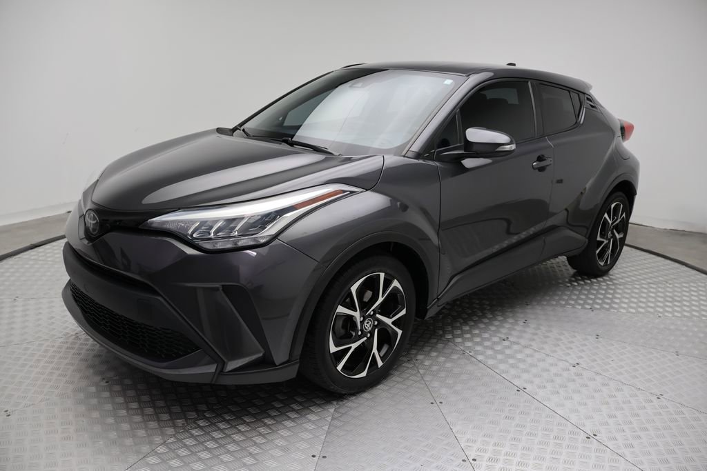 2022 Toyota C-HR XLE's photo