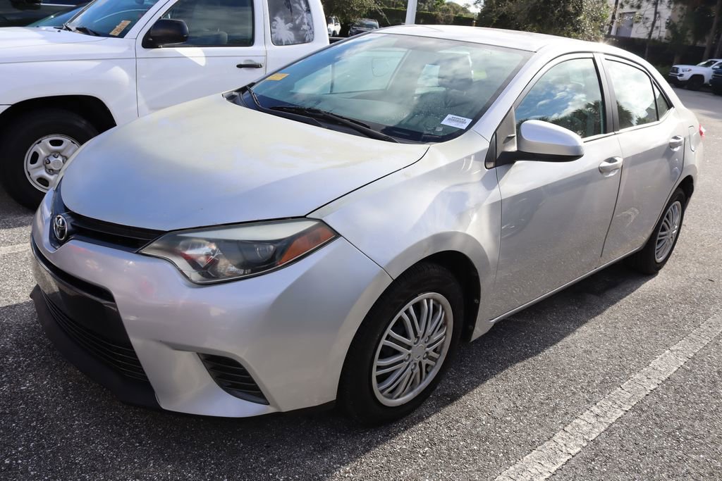 2015 Toyota Corolla LE photo 2