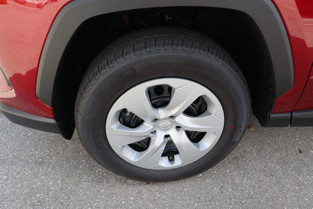 2025 Toyota RAV4 LE - Photo 4