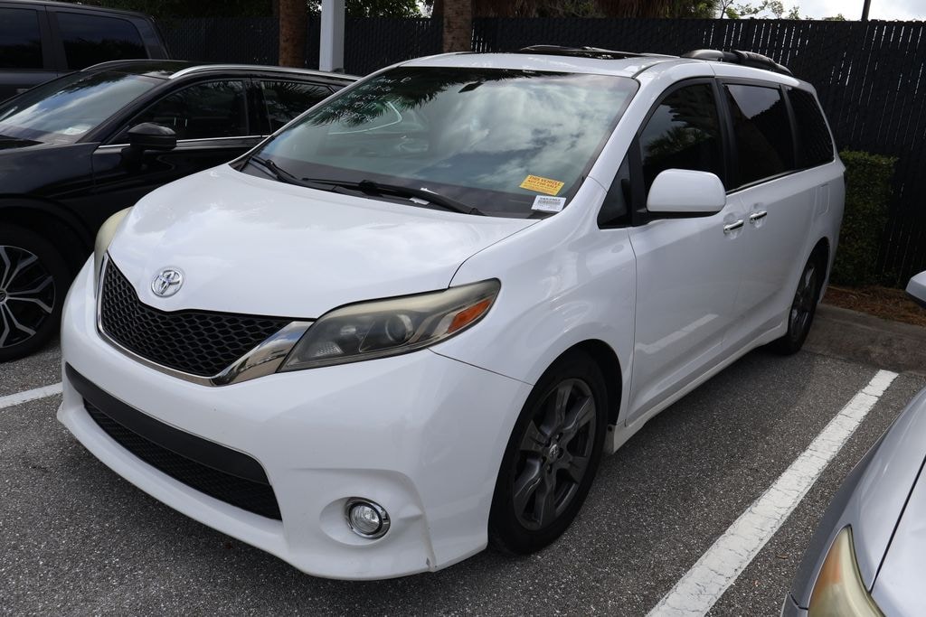 Used 2017 Toyota Sienna SE Minivan/Van
