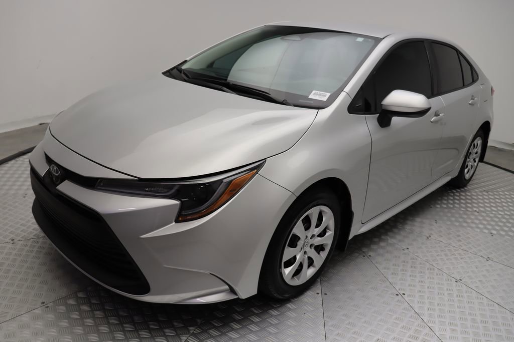 2025 Toyota Corolla LE photo 2